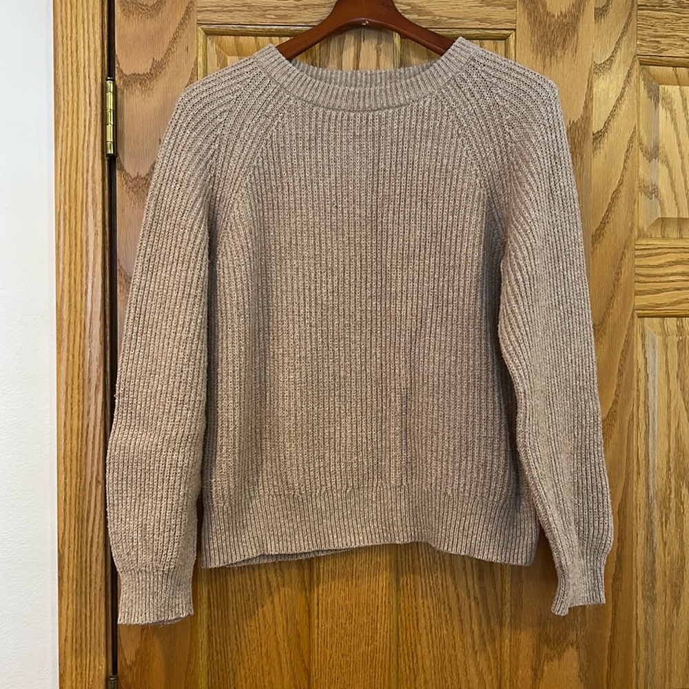 Ribbed, raglan sleeve pullover sweater.